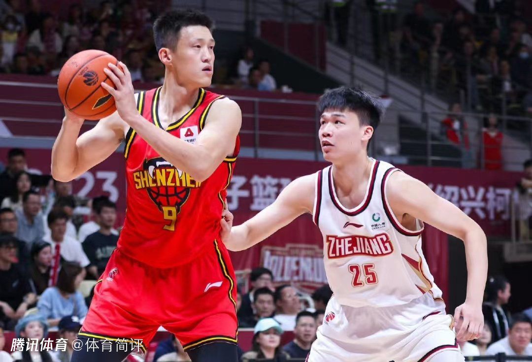 这些特色菜，周大叔你找人把它们做出一本书册造型来，外皮记得包装得华丽，上档次一点。